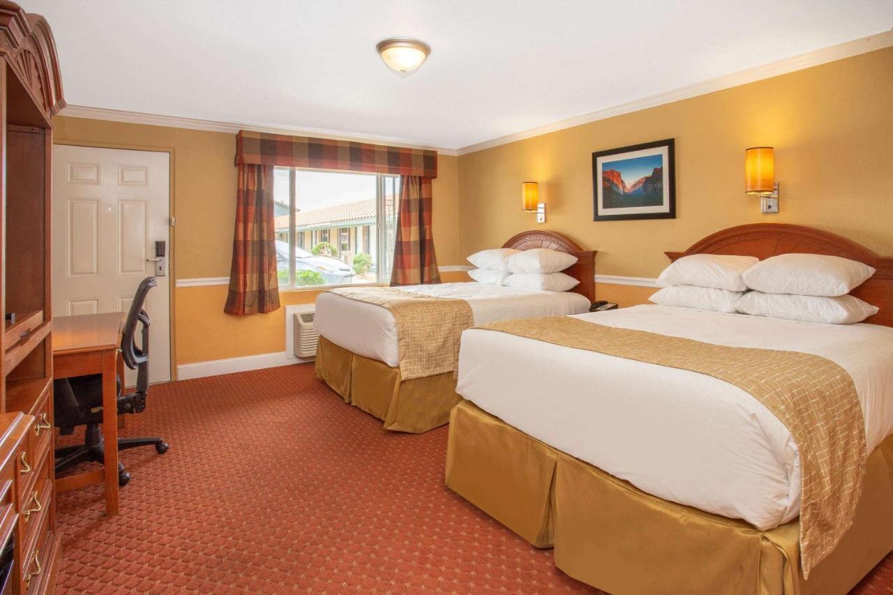 Travelodge By Wyndham Hawthorne Exteriér fotografie