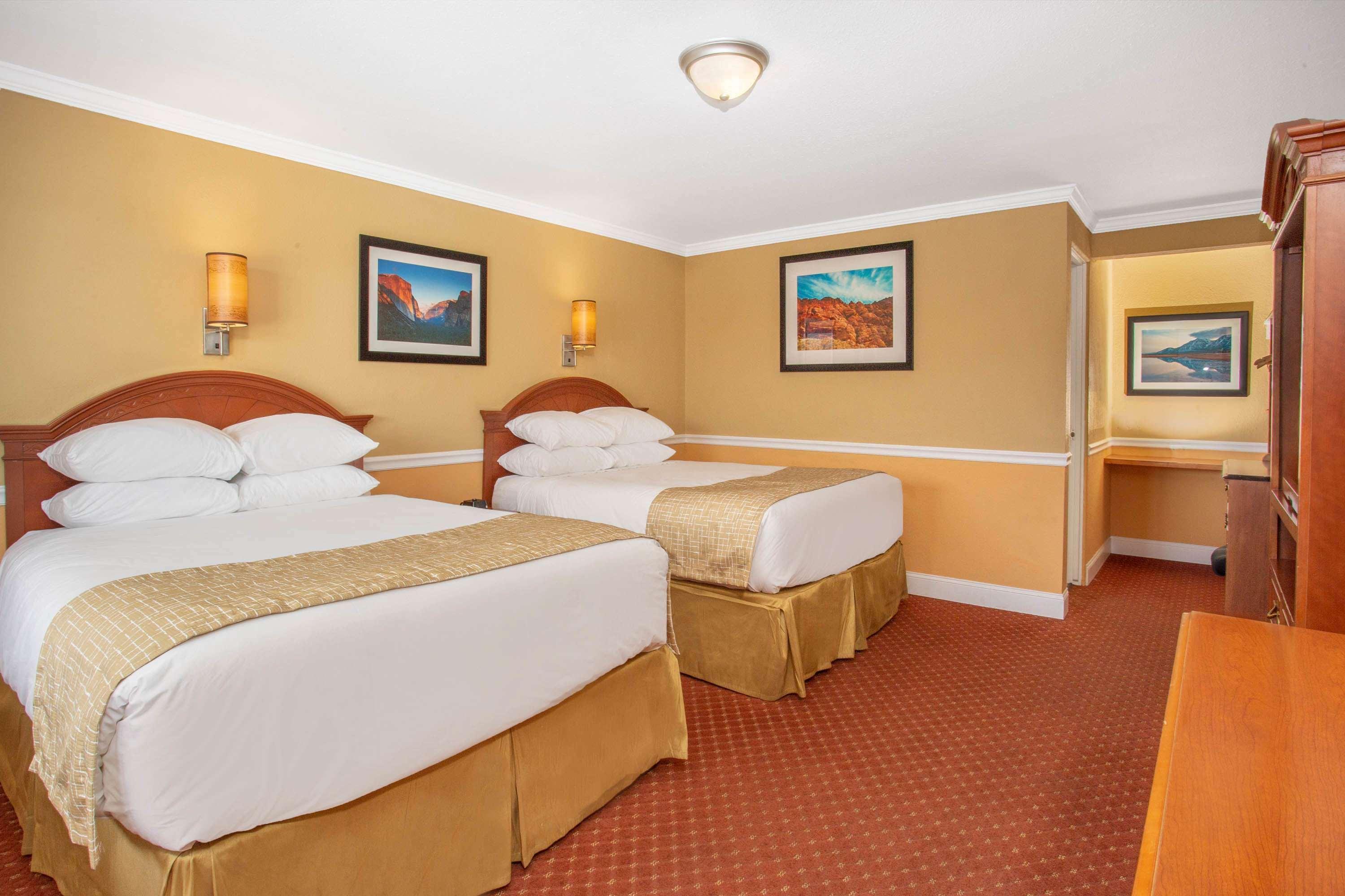 Travelodge By Wyndham Hawthorne Exteriér fotografie
