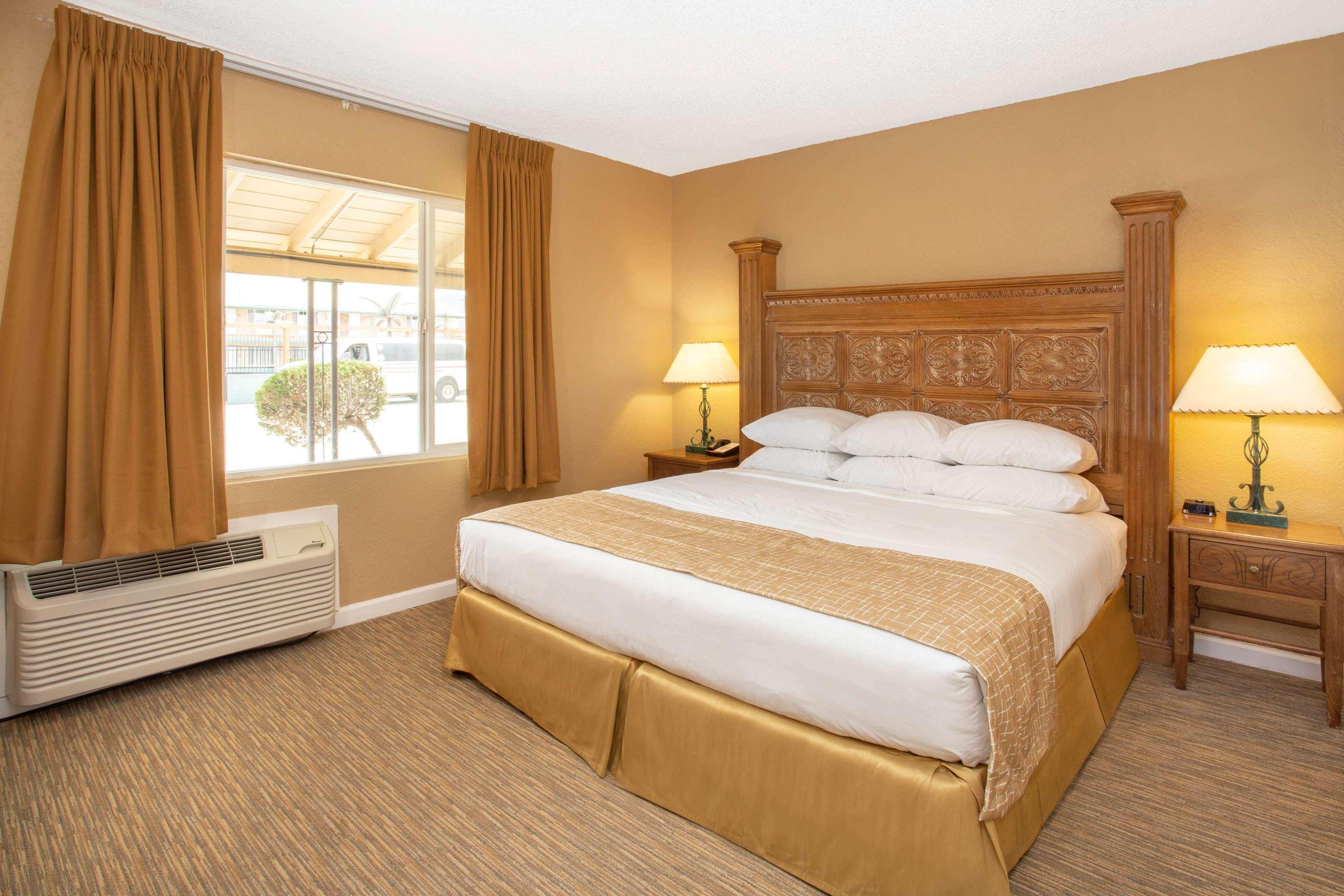 Travelodge By Wyndham Hawthorne Exteriér fotografie