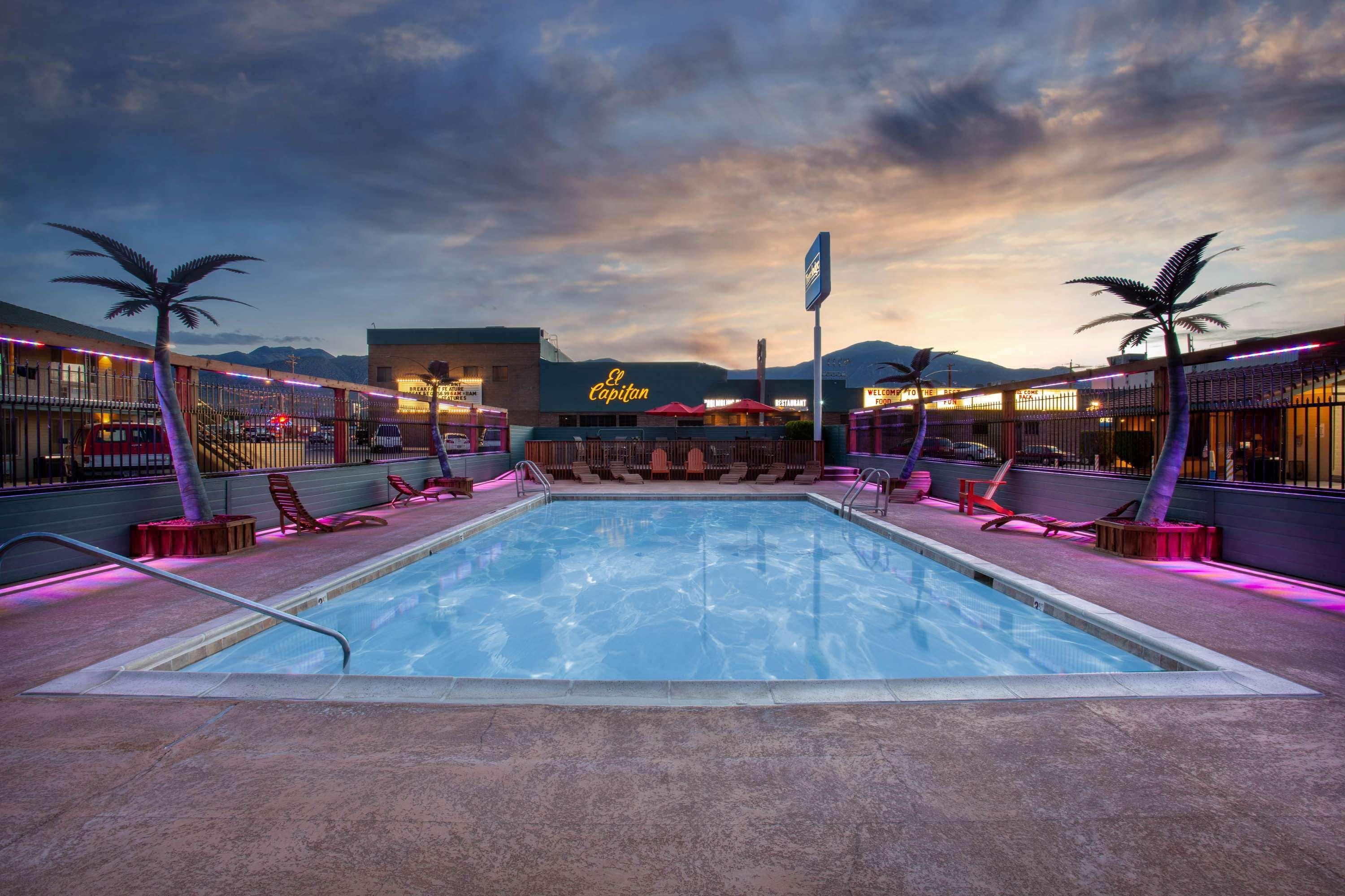 Travelodge By Wyndham Hawthorne Exteriér fotografie